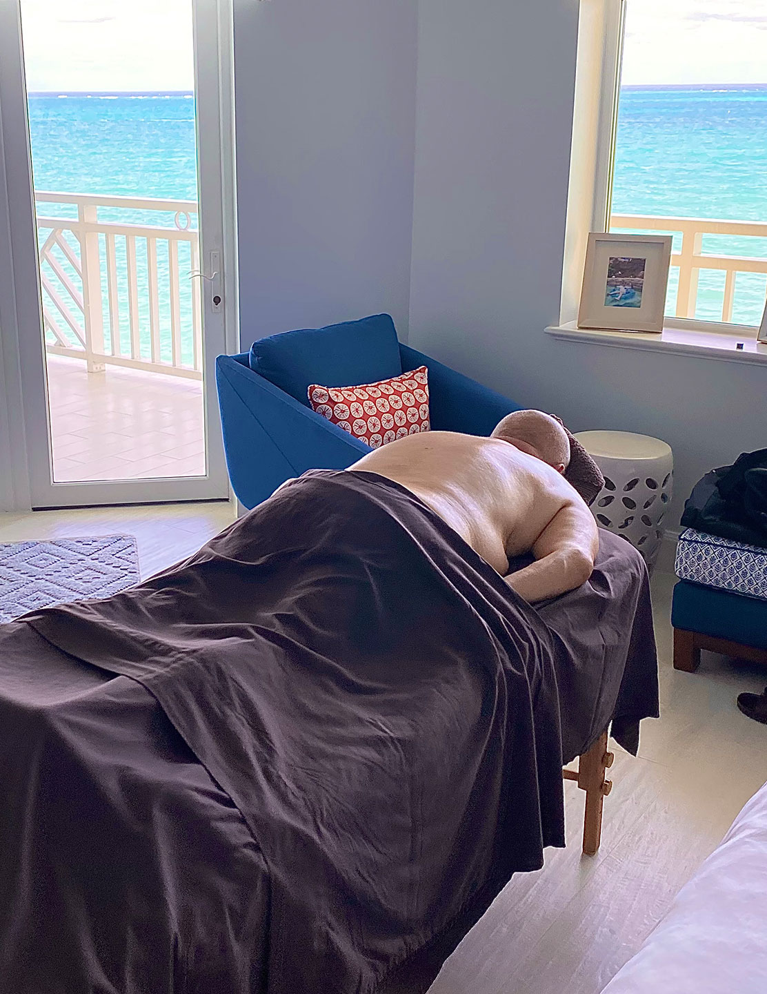 bahamas massage male mobile therapist airbnb hotel paradise island baha mar atlantis palm cay swedish deep tissue sports lymphatic massage
