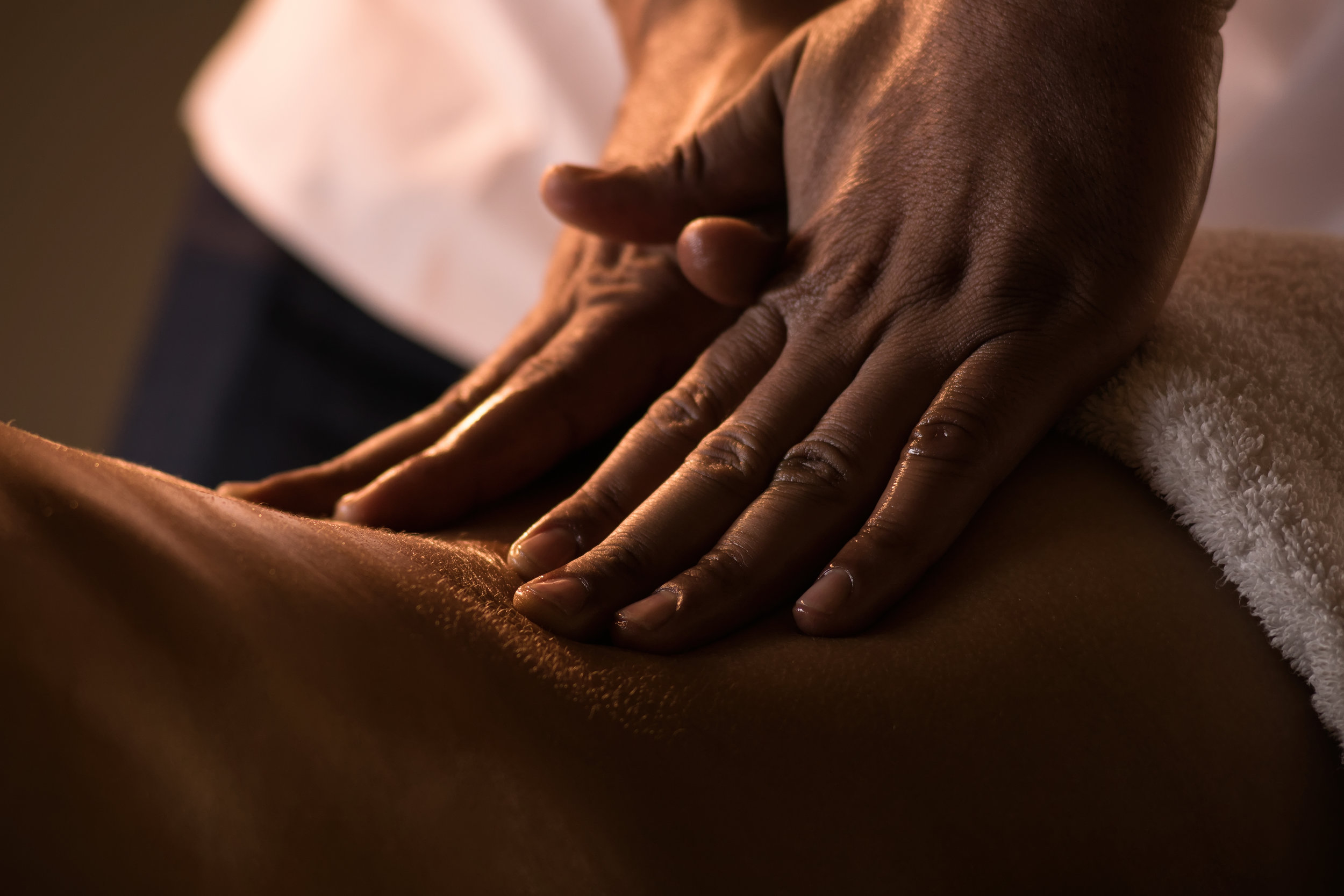 spa massage muscle recovery male massage therapist nassau bahamas